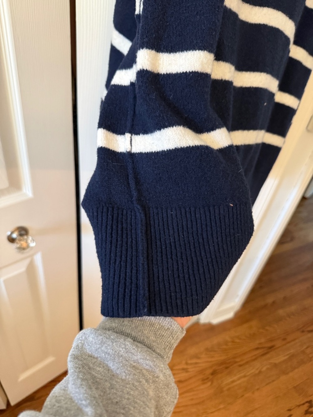 aerie Navy and White Striped vneck Polo Sweater Medium - Picture 6 of 10